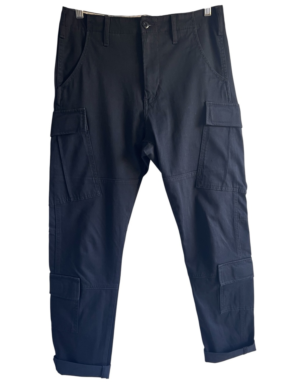 Levi’s premium cotton slim fit cargo pants in black size 30 excellent condition